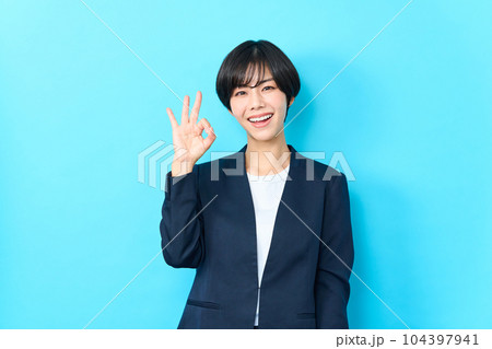 若い女性のポートレート 若い女性のポートレート 104397941