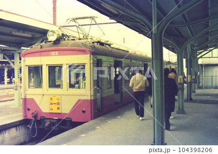 伊豆箱根鉄道・大雄山線153号車（元国鉄クモハ11-499）、小田原にて、1971年1月3日 104398206