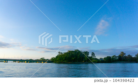 遊覧船から海原 104398422