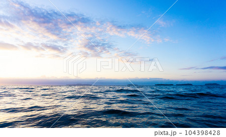 遊覧船から海原 104398428