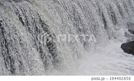 水害イメージ(河川の増水) 水害イメージ(河川の増水) 104402858