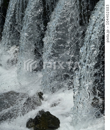 水害イメージ(河川の増水) 水害イメージ(河川の増水) 104402883