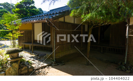 松陰神社の古い日本家屋 104404022