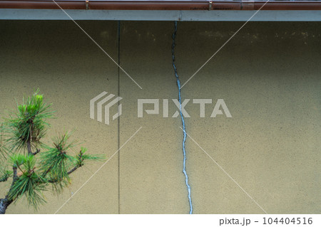 外壁のひび割れ 外壁のひび割れ 104404516