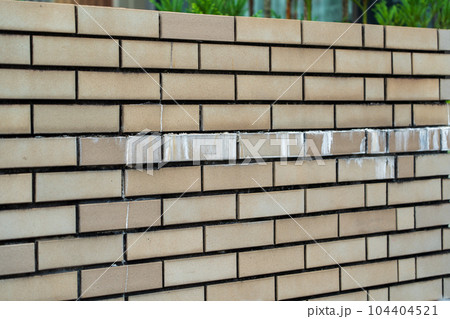 タイル張りの外壁 104404521