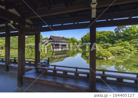 京都　平安神宮　泰平閣から見る尚美館 104405127