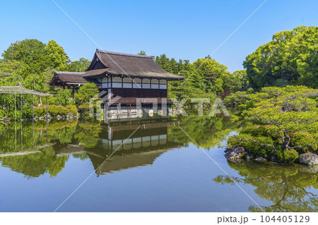 京都　平安神宮　泰平閣から見る尚美館 104405129