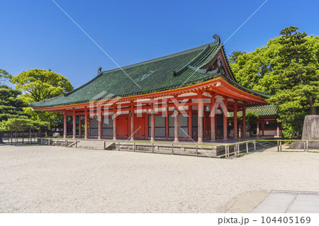 京都　平安神宮　額殿 104405169