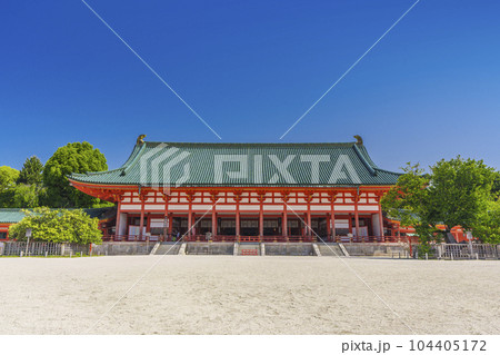 京都　平安神宮　境内　大極殿（外拝殿） 104405172
