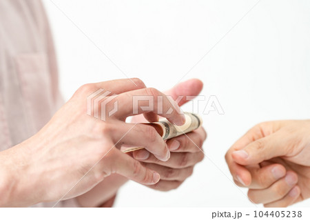お金のやり取り 104405238