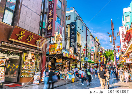 日本の東京都市景観 賑わう横浜中華街(マスクからの解放進む)＝6月13日 104408897