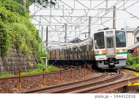 【東海道本線】境内を通過する普通列車 104412018