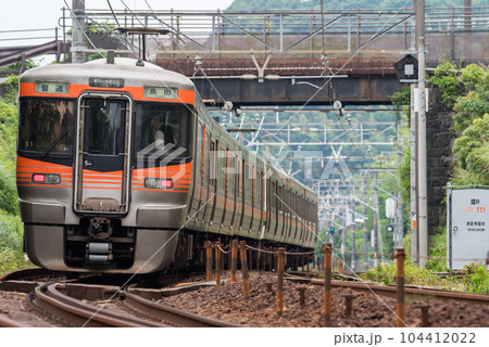 【東海道本線】境内を通過する普通列車 104412022