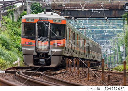 【東海道本線】境内を通過する普通列車 104412023
