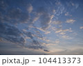 朝日と雲 104413373