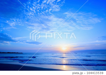 6月末 河原子海岸の日の出 茨城県 6月末 河原子海岸の日の出 茨城県 104413539