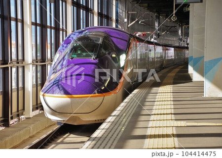 山形新幹線の新型車両E8系 試運転中 山形新幹線の新型車両E8系 試運転中 104414475