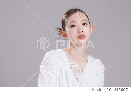 ビューティー　女性のポートレート　中国メイク 104415807