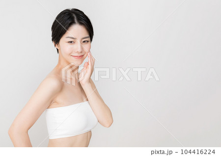 美容やエステなどボディイケアのイメージで使いやすい美しい日本人女性 104416224