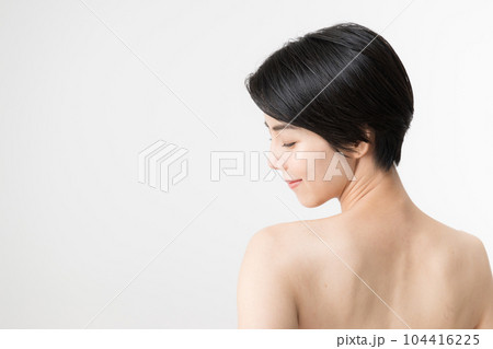 美しい女性のデコルテや肩甲骨や肩回りなどのイメージ 美しい女性のデコルテや肩甲骨や肩回りなどのイメージ 104416225