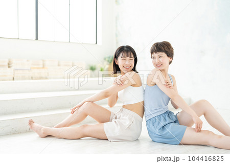 若い女性 ビューティー 2人 若い女性 ビューティー 2人 104416825