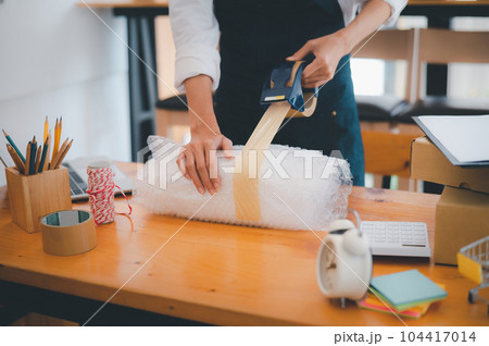 Online small business owners are packing their ordered products into the boxes for their customers based on the concept of online shopping - online shopping. 104417014