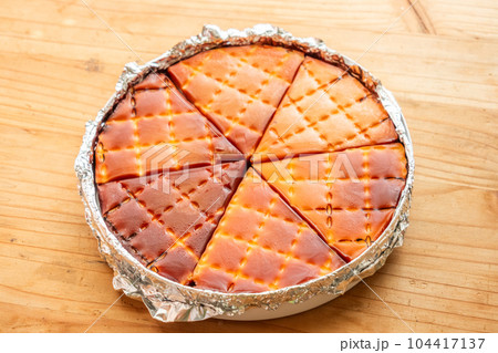 手作り燻製　Homemade smoked food at the campsite 104417137