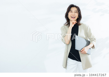 50代女性 104417267