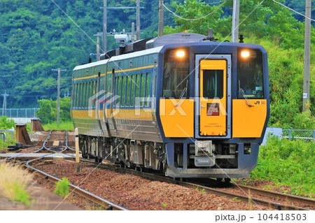 【JR西日本】キハ187系「スーパーまつかぜ」(山陰本線:宝木駅) 【JR西日本】キハ187系「スーパーまつかぜ」(山陰本線:宝木駅) 104418503
