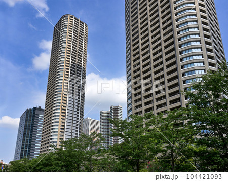 神奈川県川崎市の武蔵小杉駅周辺のタワーマンション群。2023年6月撮影。 神奈川県川崎市の武蔵小杉駅周辺のタワーマンション群。2023年6月撮影。 104421093