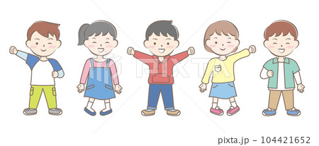 長袖の服を着た笑顔の子供たち 秋 春 全身 長袖の服を着た笑顔の子供たち 秋 春 全身 104421652