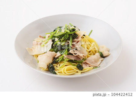 豚バラ肉とほうれん草のパスタ 104422412