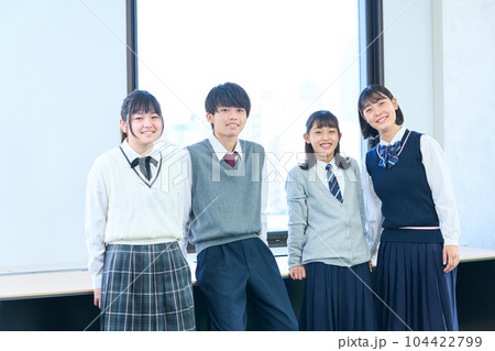集合写真を撮る中学生 集合写真を撮る中学生 104422799