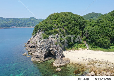 周防大島の巌門 104424266