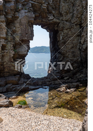 周防大島の巌門 104424275