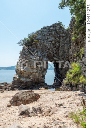 周防大島の巌門 104424278