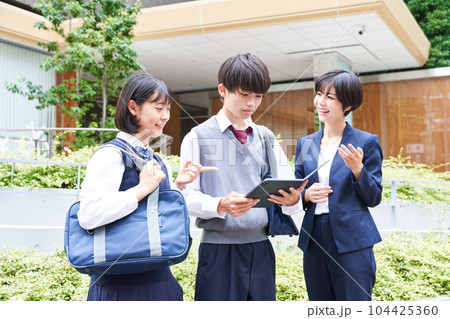 中学生の校外学習　 104425360