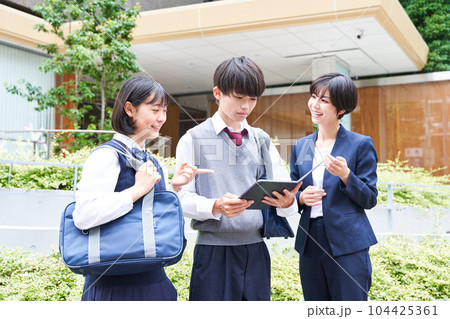 中学生の校外学習 中学生の校外学習 104425361