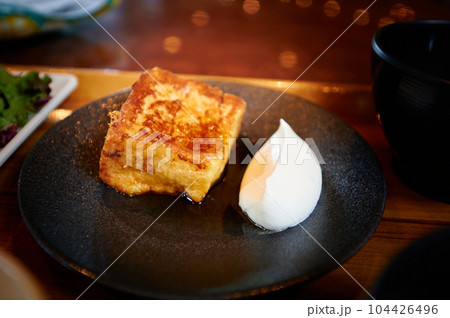 フレンチトースト　料理　甘い　スイーツ 104426496