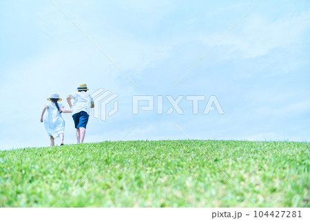 子供　遊び 104427281