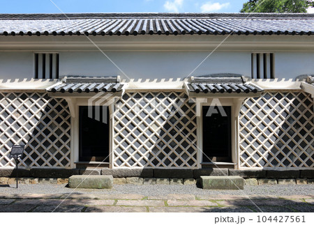 四国ミウゼアム 丸亀藩御用蔵（丸亀の港に続く入り江に面していた米蔵） 104427561