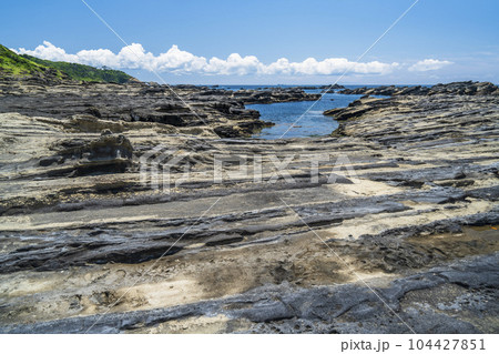城ヶ島　岩石海岸の風景【神奈川県・三浦市】 104427851
