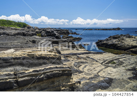 三浦半島の最南端 城ヶ島の海景【神奈川県・三浦市】 三浦半島の最南端 城ヶ島の海景【神奈川県・三浦市】 104427854