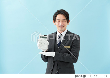 男性　白手袋　計算機 104428084