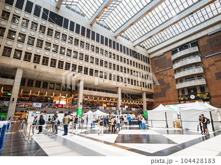 台北駅　中央多目的スペース　※一部ソフトフォーカス 104428183