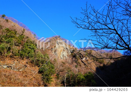 袋田の滝 ふくろだのたき 四度の滝 帰り道に見える山 景色  袋田の滝 ふくろだのたき 四度の滝 帰り道に見える山 景色  104429203