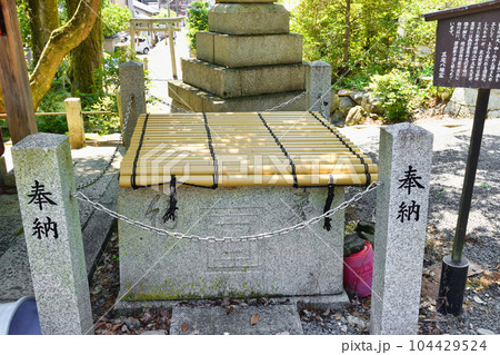 三宅八幡宮　市川団十郎の井桁（京都市左京区上高野） 104429524