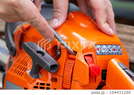 Disassembly and removal of the chainsaw casing for subsequent repair and adjustment. Benhopil adjustment service center. Industry Disassembly and removal of the chainsaw casing for subsequent repair and adjustment. Benhopil adjustment service center. Industry 104431280