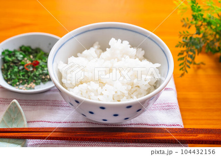 焚きたてご飯と青じそのふりかけ 焚きたてご飯と青じそのふりかけ 104432156