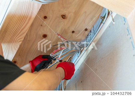 新築住宅の電線の接続 104432706